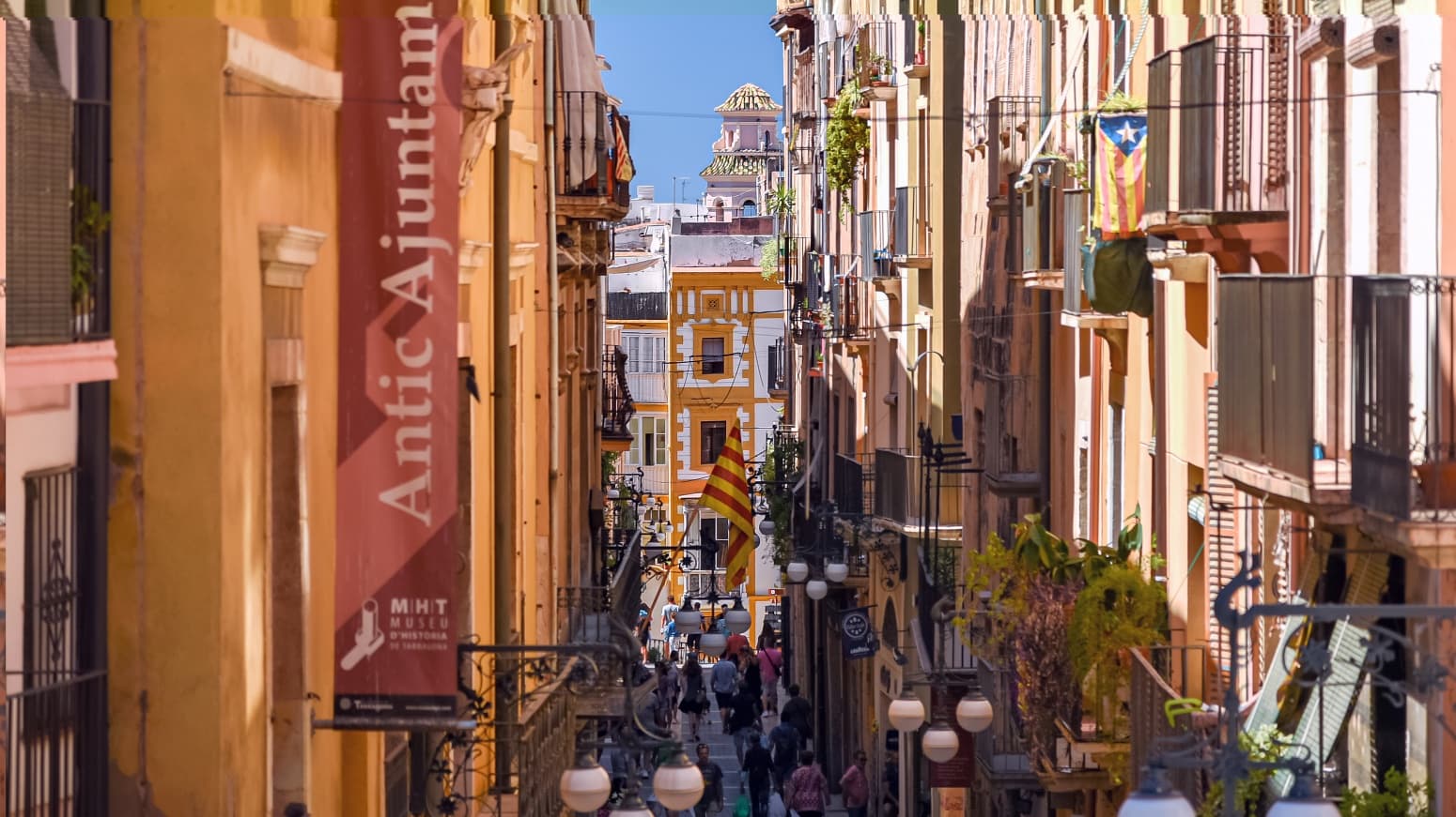 Villa for sale in Tarragona city - € 900,000 (Ref: 8383937)