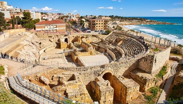 Villa for sale in Tarragona city - € 900,000 (Ref: 8383937)