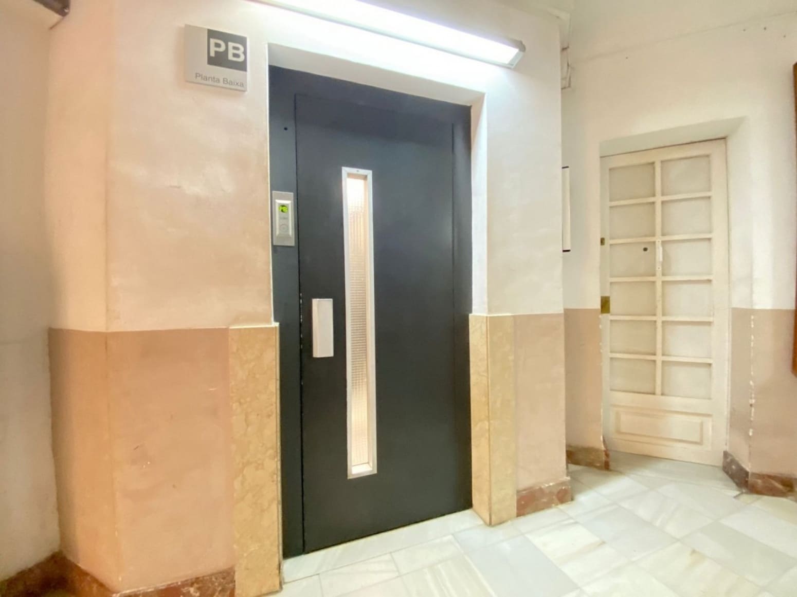 5 soveværelse Lejlighed til salg i Barcelona by - € 550.000 (Ref: 8560897)