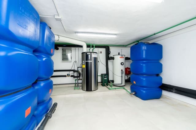 Chalet de 4 habitaciones en Elviria, Marbella en venta - 2.795.000 € (Ref: 8677111)