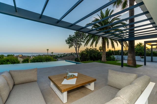 Chalet de 4 habitaciones en Elviria, Marbella en venta - 2.795.000 € (Ref: 8677111)