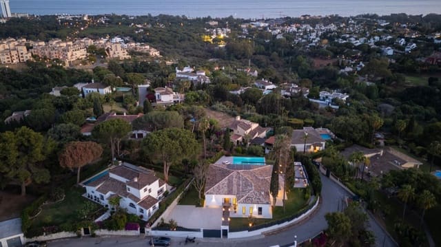 Chalet de 4 habitaciones en Elviria, Marbella en venta - 2.795.000 € (Ref: 8677111)