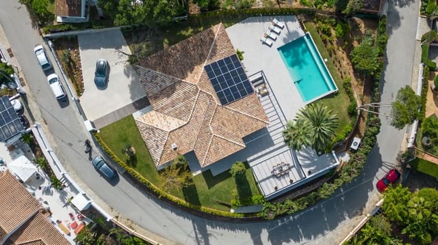 Chalet de 4 habitaciones en Elviria, Marbella en venta - 2.795.000 € (Ref: 8677111)