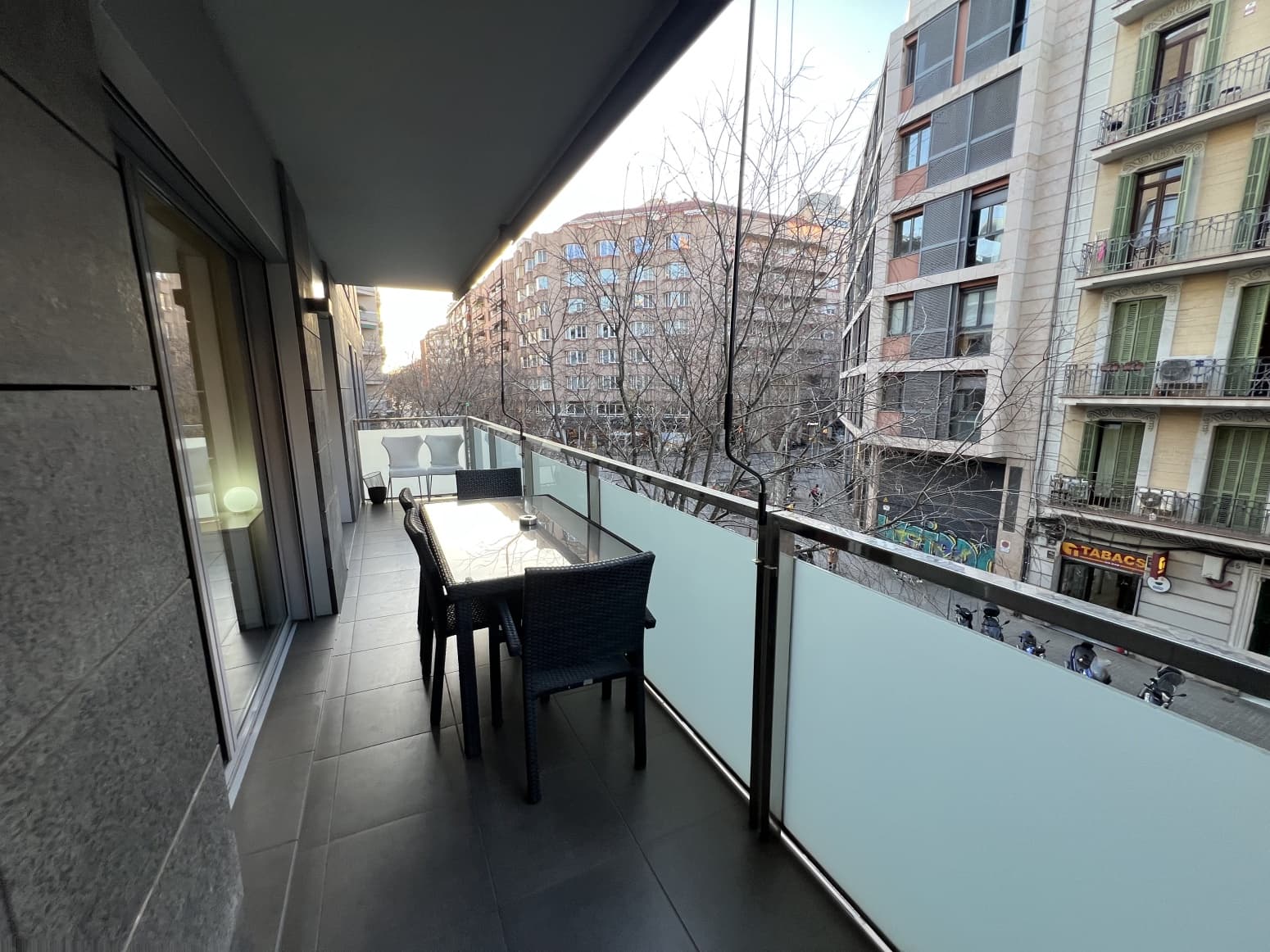 3 soveværelse Lejlighed til salg i Barcelona by - € 990.000 (Ref: 8782300)