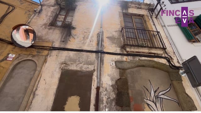 Villa for sale in Arenys de Mar - € 240,000 (Ref: 8788197)