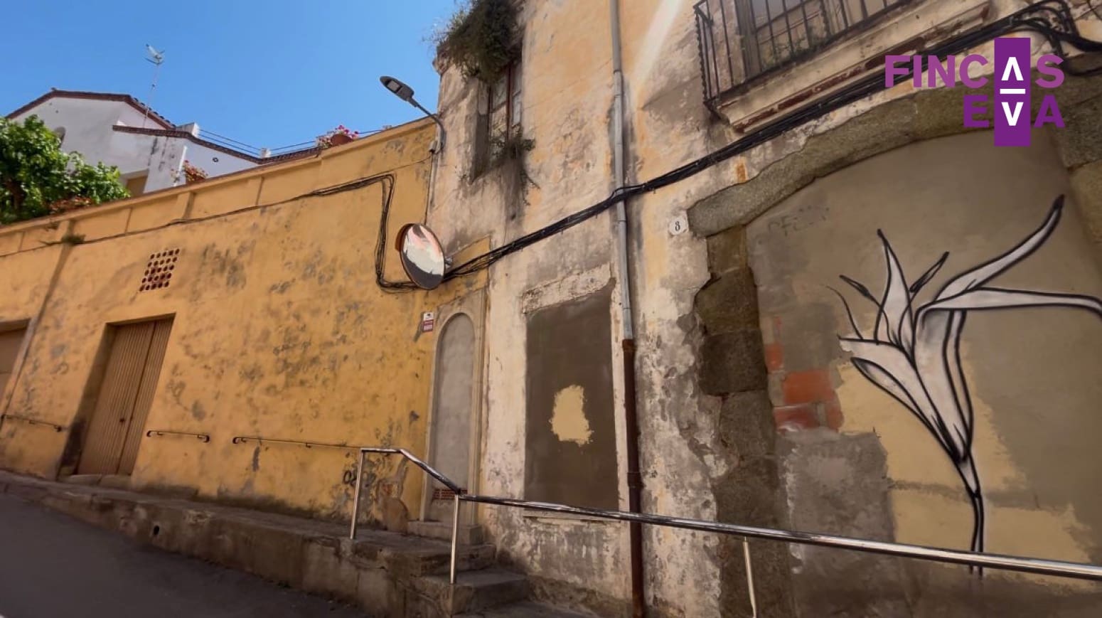 Villa for sale in Arenys de Mar - € 240,000 (Ref: 8788197)