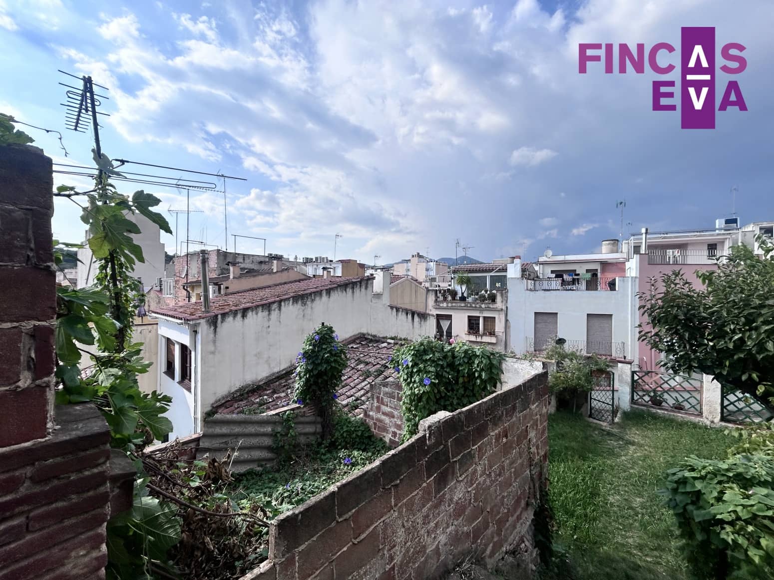 Villa for sale in Arenys de Mar - € 240,000 (Ref: 8788197)