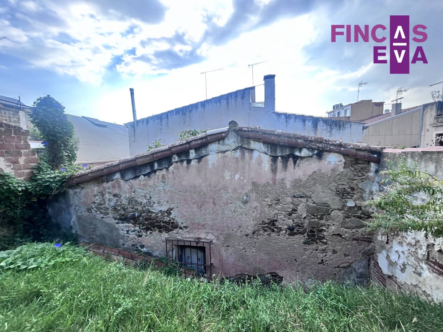 Villa for sale in Arenys de Mar - € 240,000 (Ref: 8788197)