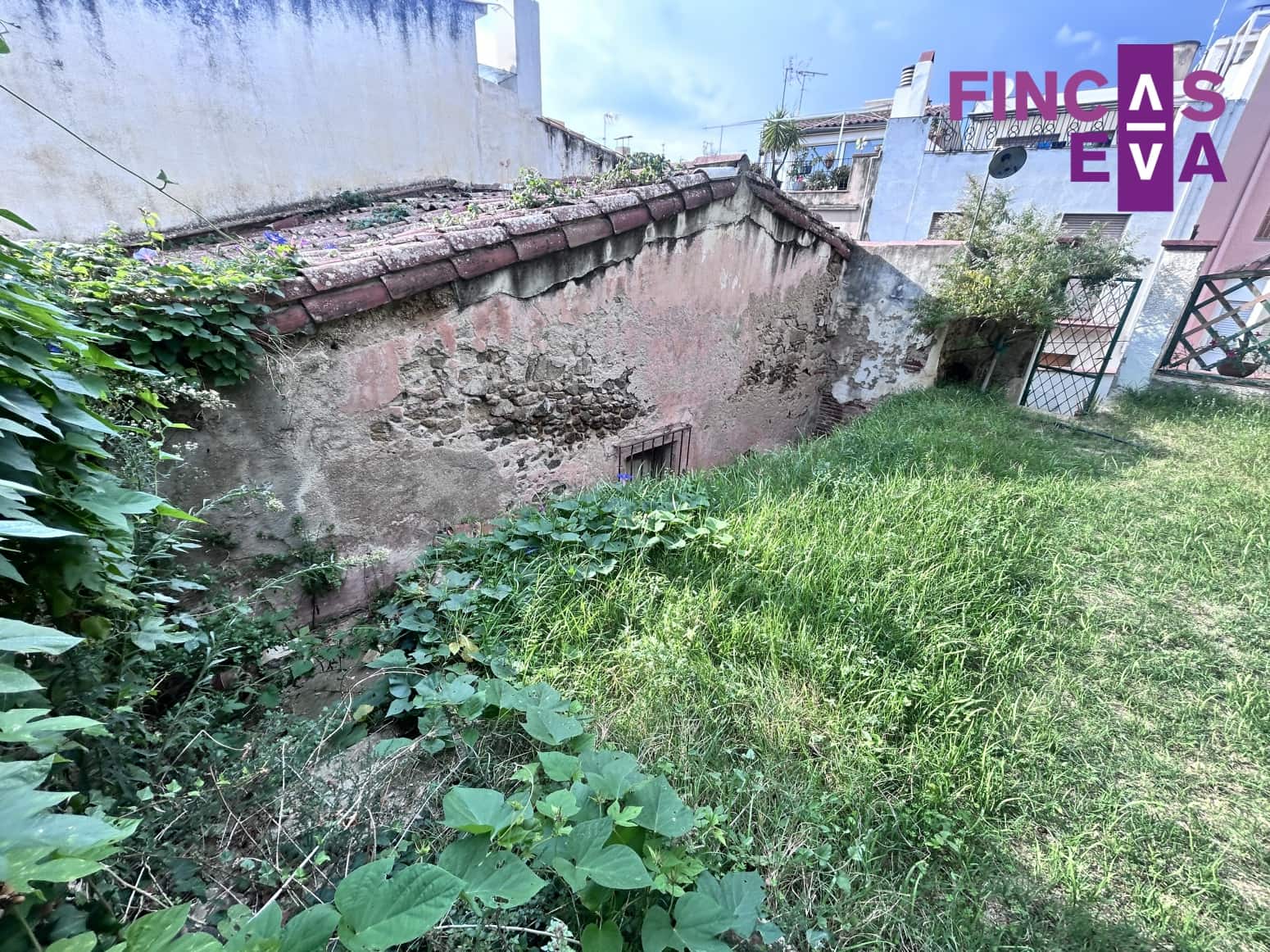 Villa for sale in Arenys de Mar - € 240,000 (Ref: 8788197)