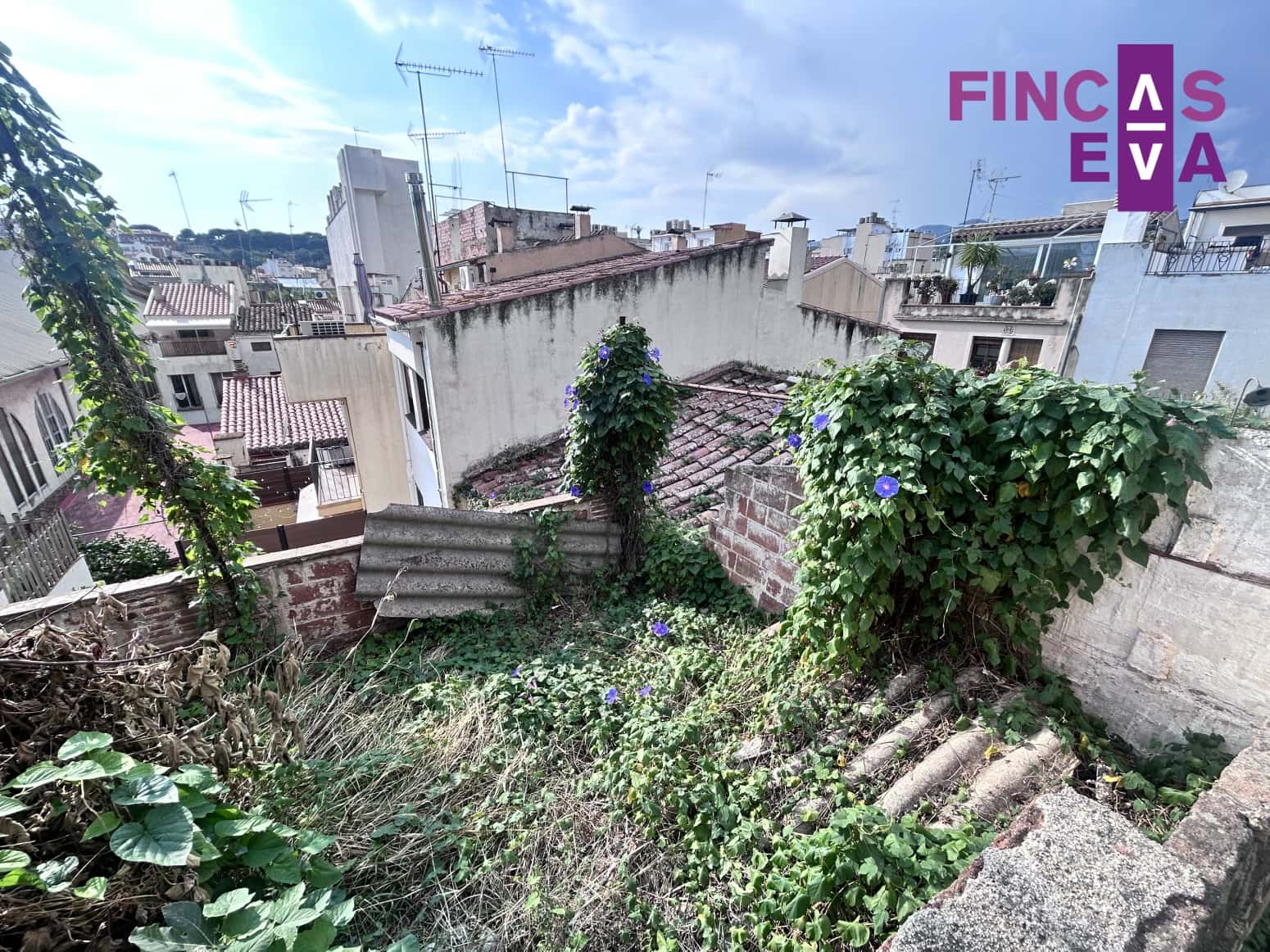 Villa for sale in Arenys de Mar - € 240,000 (Ref: 8788197)