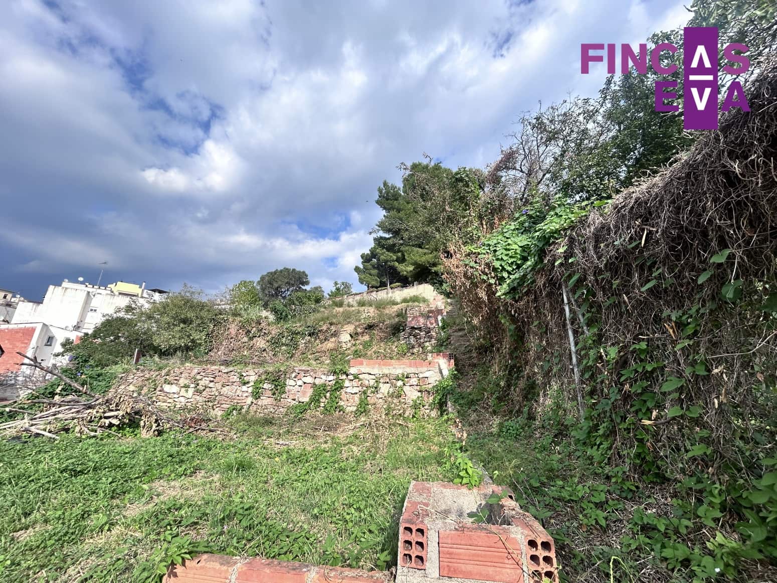 Villa for sale in Arenys de Mar - € 240,000 (Ref: 8788197)