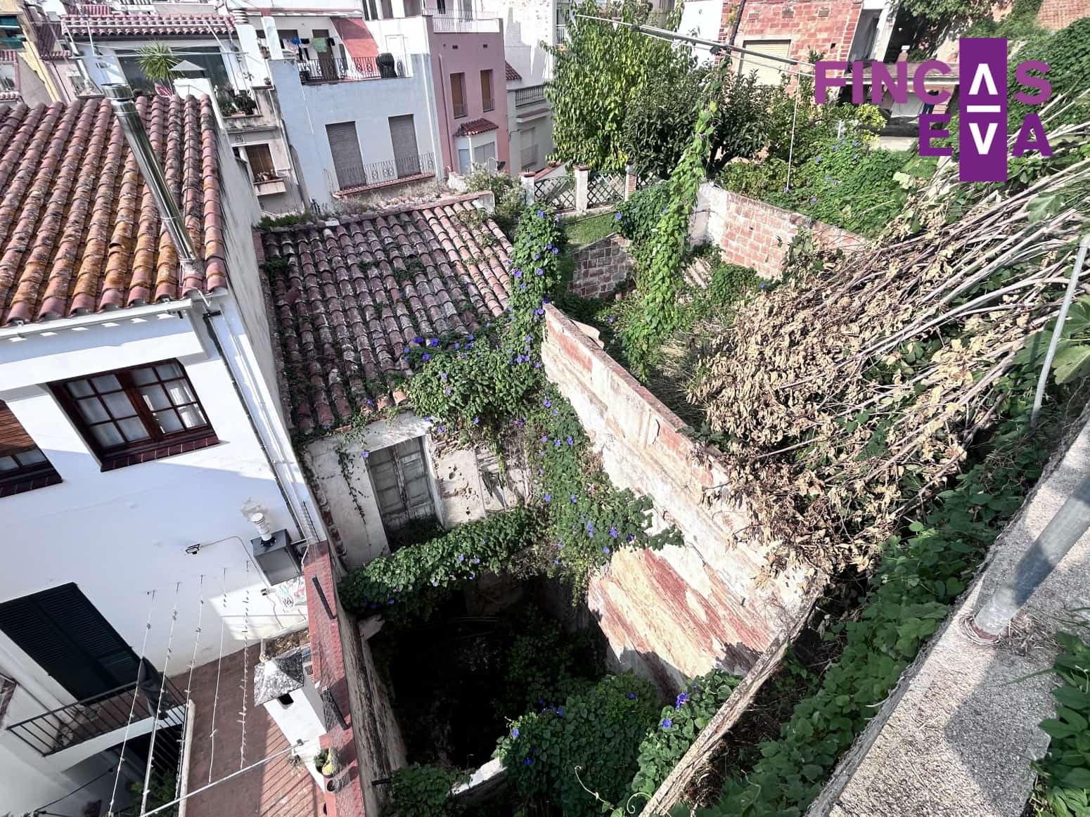 Villa for sale in Arenys de Mar - € 240,000 (Ref: 8788197)