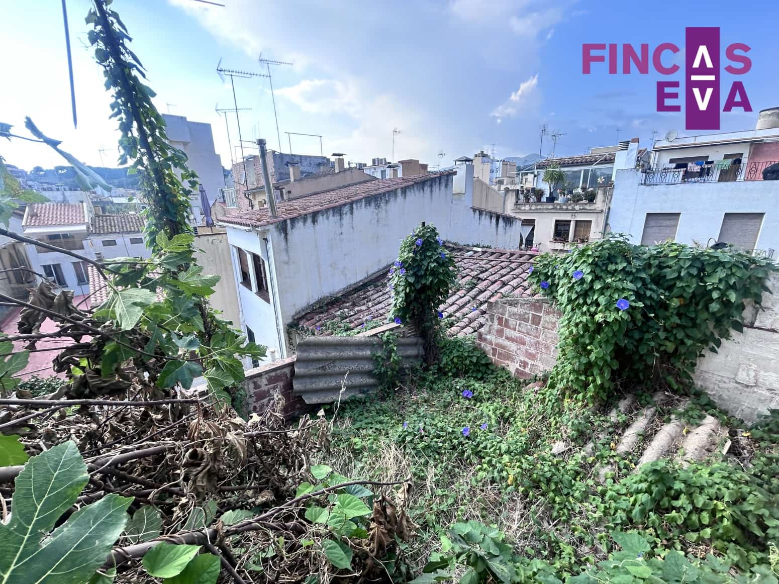 Villa for sale in Arenys de Mar - € 240,000 (Ref: 8788197)