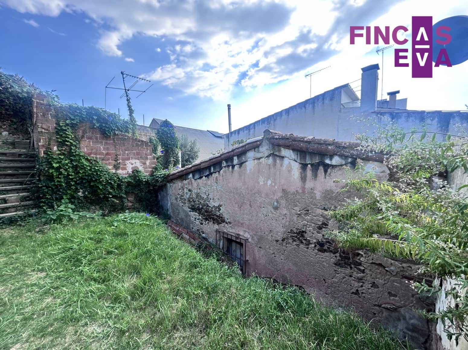 Villa for sale in Arenys de Mar - € 240,000 (Ref: 8788197)