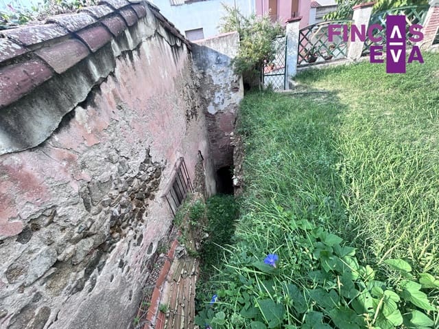 Villa for sale in Arenys de Mar - € 240,000 (Ref: 8788197)