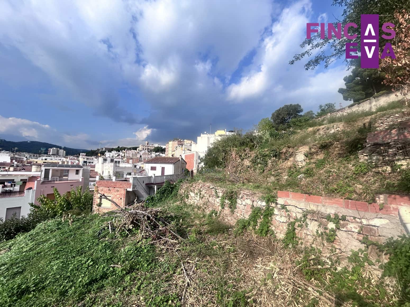 Villa for sale in Arenys de Mar - € 240,000 (Ref: 8788197)