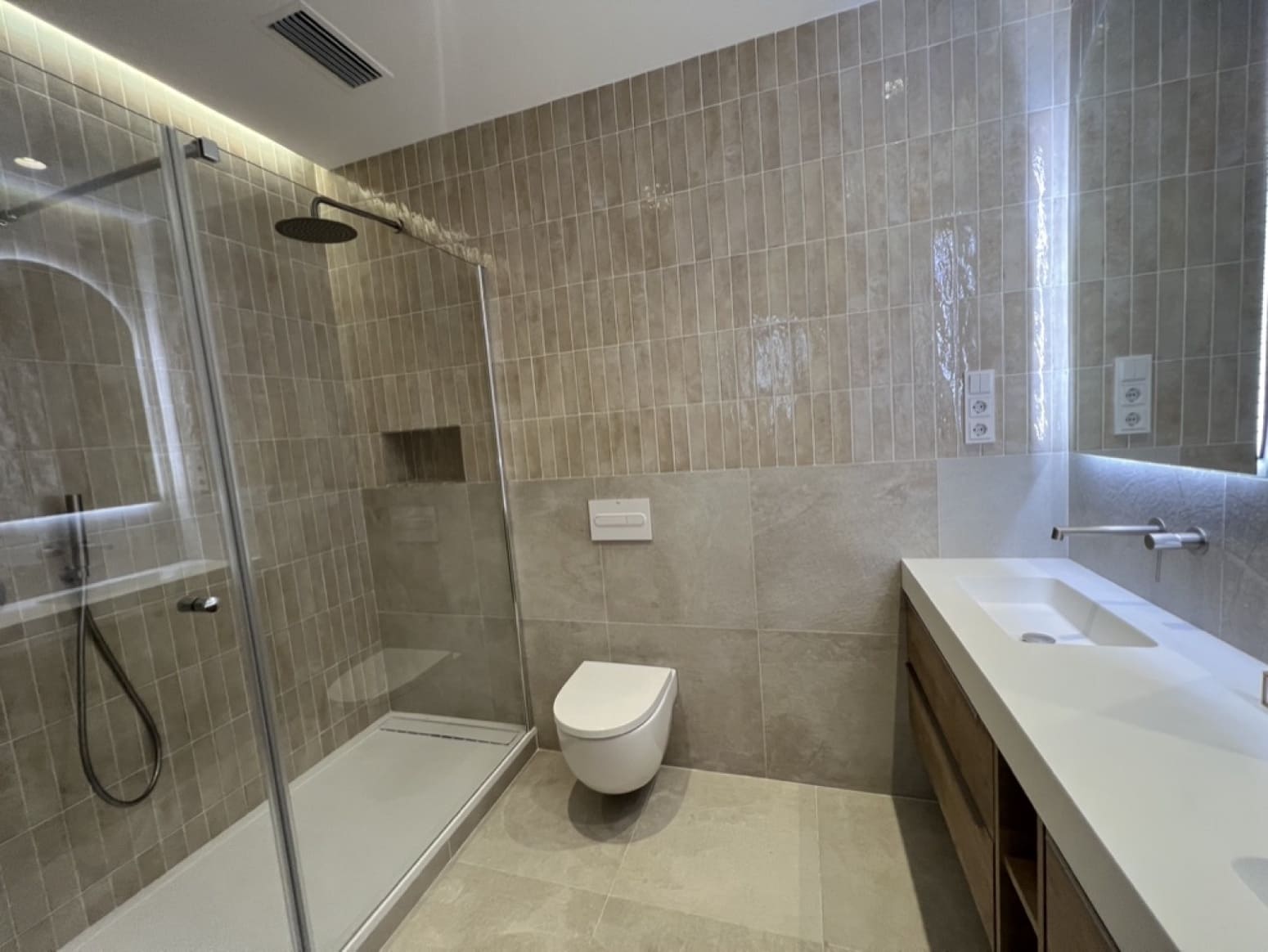 3 soveværelse Lejlighed til salg i Barcelona by - € 824.000 (Ref: 9035860)