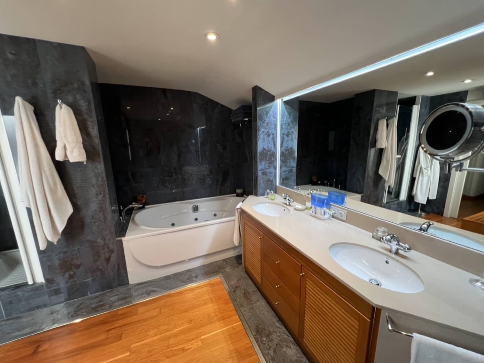 4 soveværelse Lejlighed til salg i Barcelona by med garage - € 2.497.000 (Ref: 9061948)