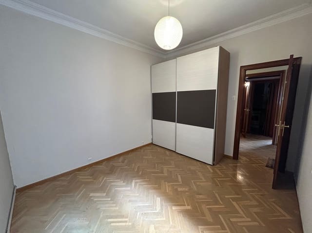 3 bedroom Flat for sale in El Baix Guinardó, Barcelona city - € 370,000 (Ref: 9115443)