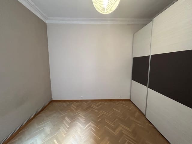 3 bedroom Flat for sale in El Baix Guinardó, Barcelona city - € 370,000 (Ref: 9115443)