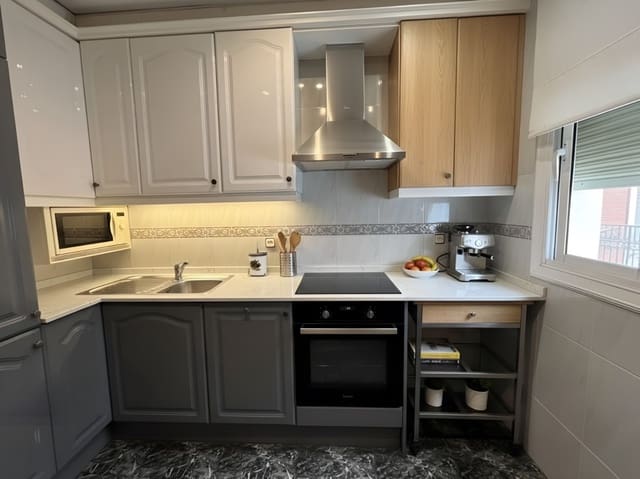 3 bedroom Flat for sale in El Baix Guinardó, Barcelona city - € 370,000 (Ref: 9115443)