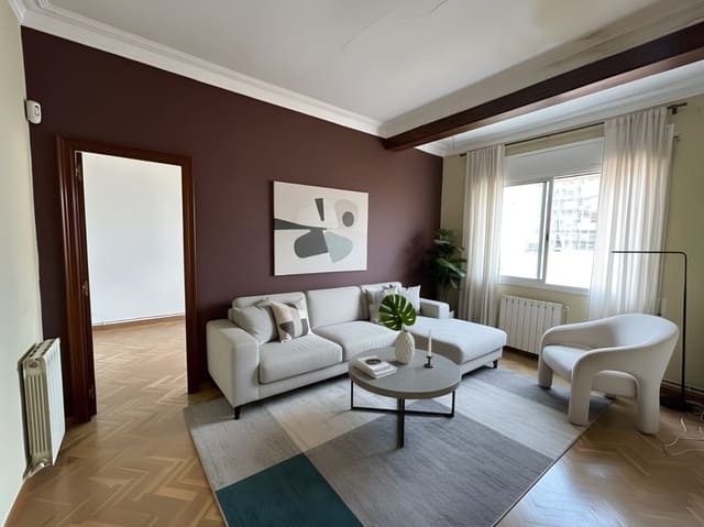 3 bedroom Flat for sale in El Baix Guinardó, Barcelona city - € 370,000 (Ref: 9115443)
