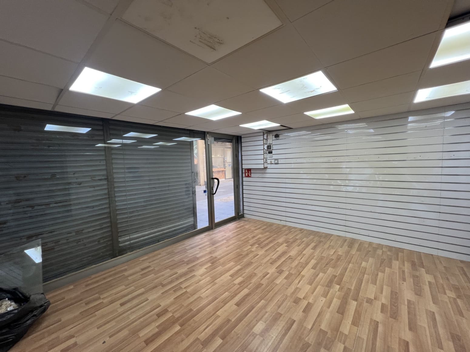 Kommersiell til salgs i Barcelona by - € 237 390 (Ref: 9127703)