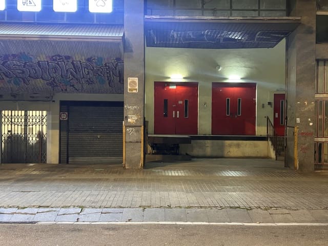 Garage till salu i L'Hospitalet de Llobregat - 334 000 € (Ref: 9254040)