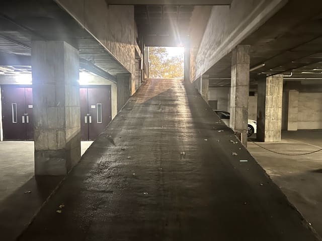 Garage till salu i L'Hospitalet de Llobregat - 334 000 € (Ref: 9254040)