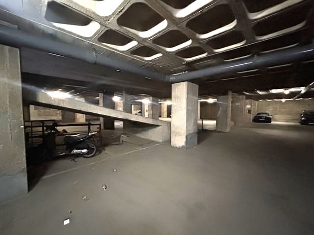 Garage till salu i L'Hospitalet de Llobregat - 334 000 € (Ref: 9254040)
