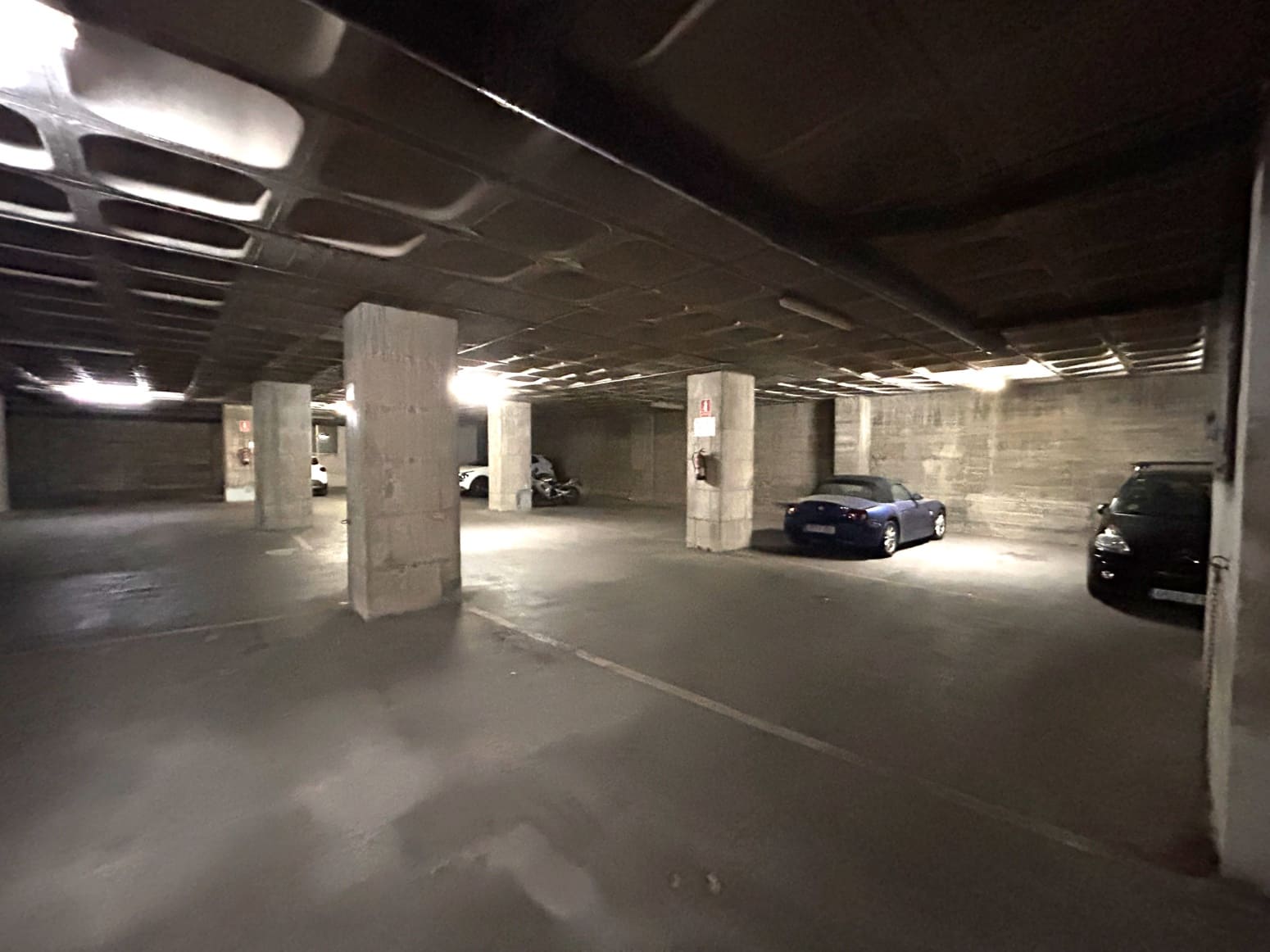 Garage for sale in L'Hospitalet de Llobregat - € 334,000 (Ref: 9254040)