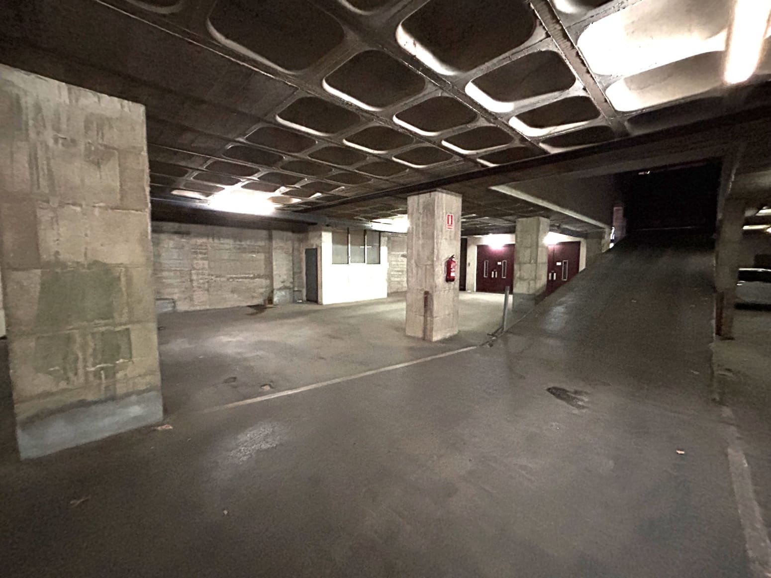 Garage for sale in L'Hospitalet de Llobregat - € 334,000 (Ref: 9254040)