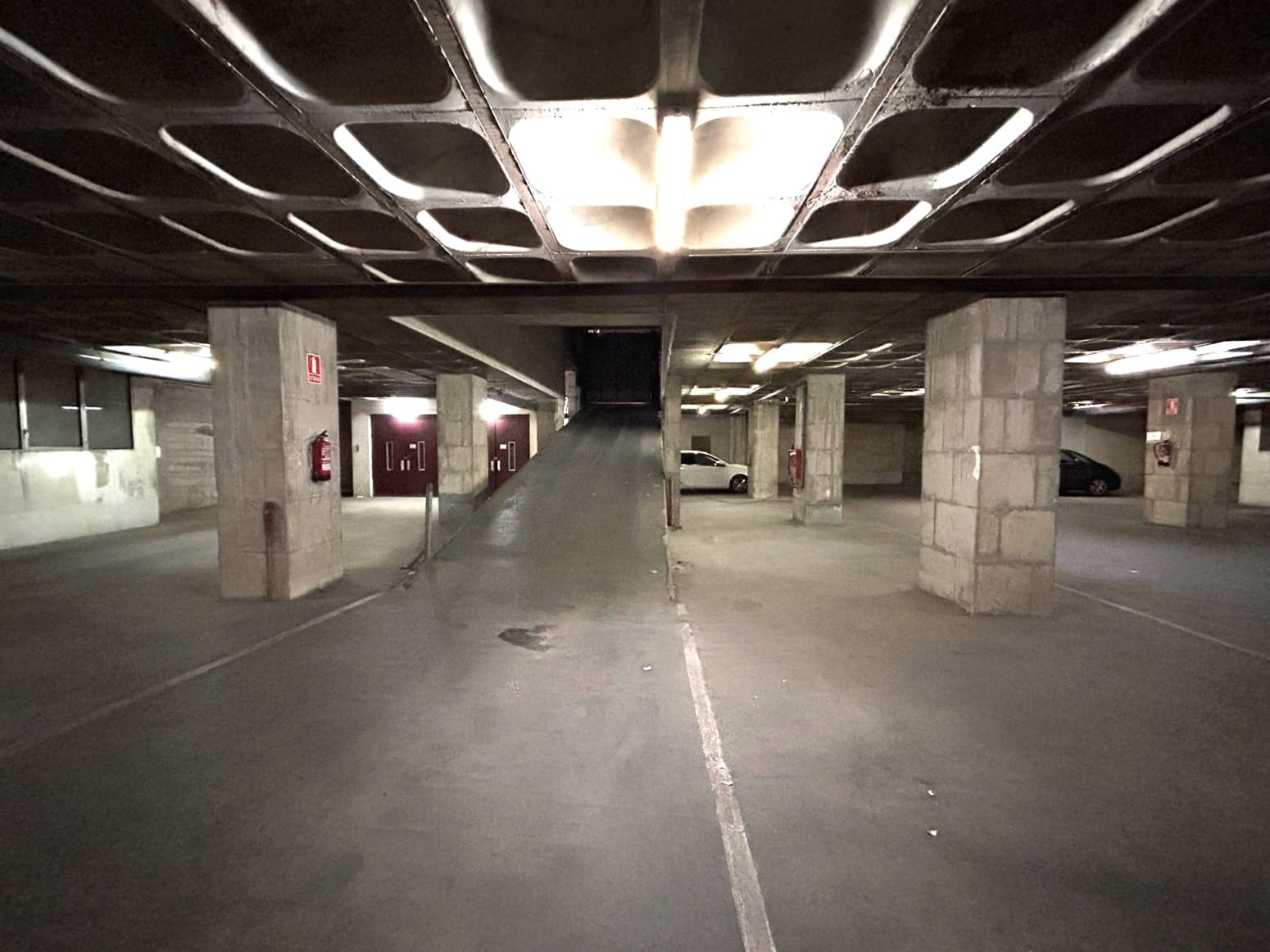 Garage for sale in L'Hospitalet de Llobregat - € 334,000 (Ref: 9254040)