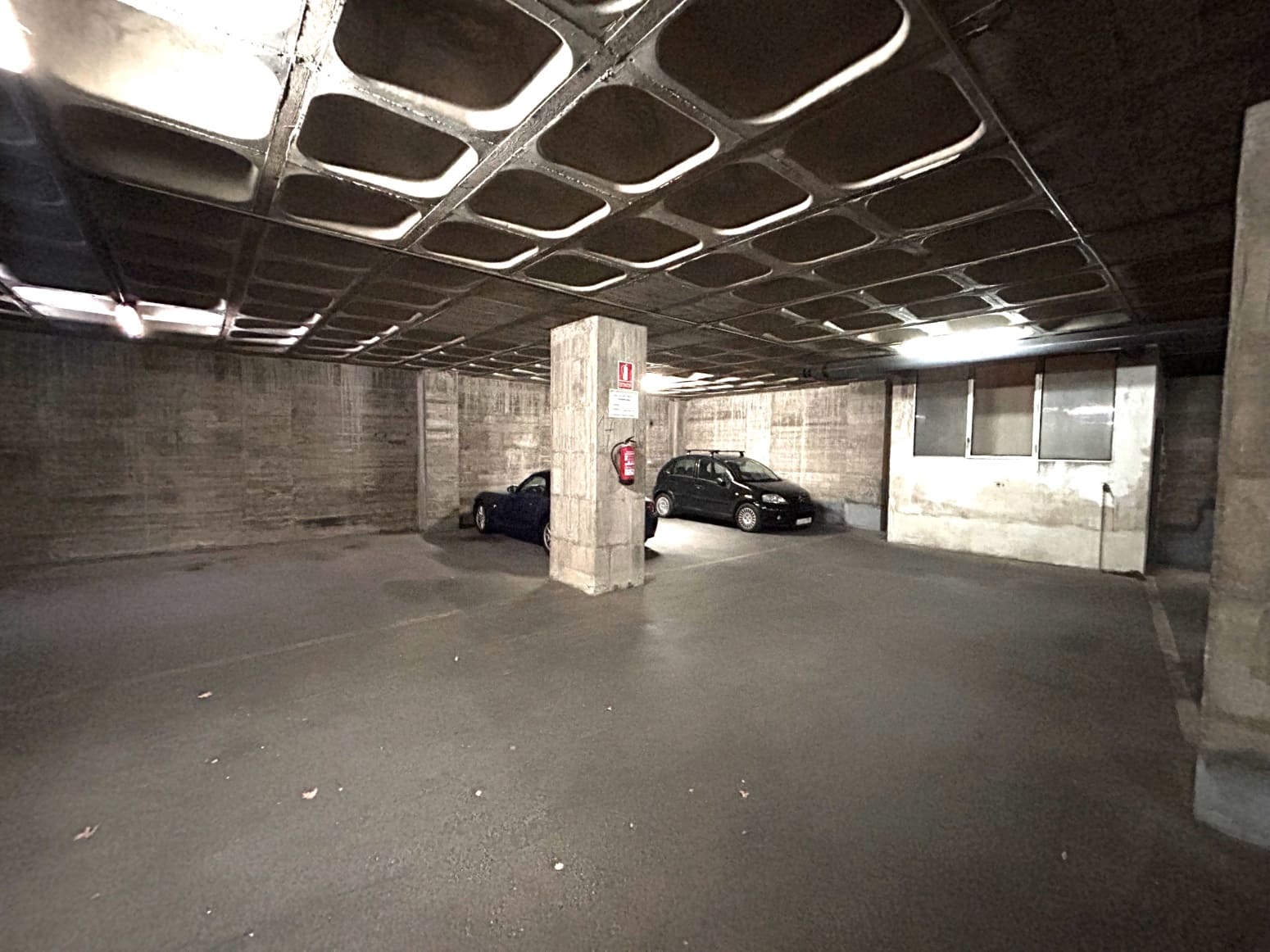 Garage for sale in L'Hospitalet de Llobregat - € 334,000 (Ref: 9254040)