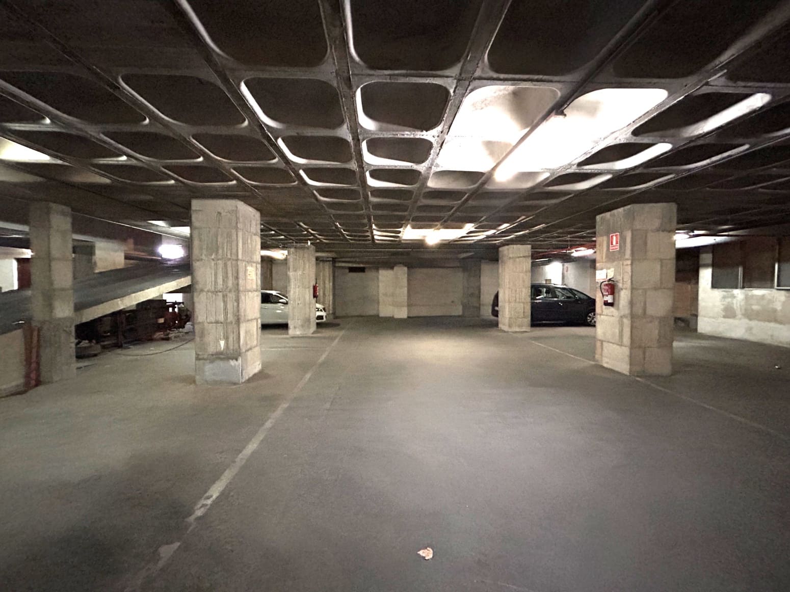 Garage for sale in L'Hospitalet de Llobregat - € 334,000 (Ref: 9254040)