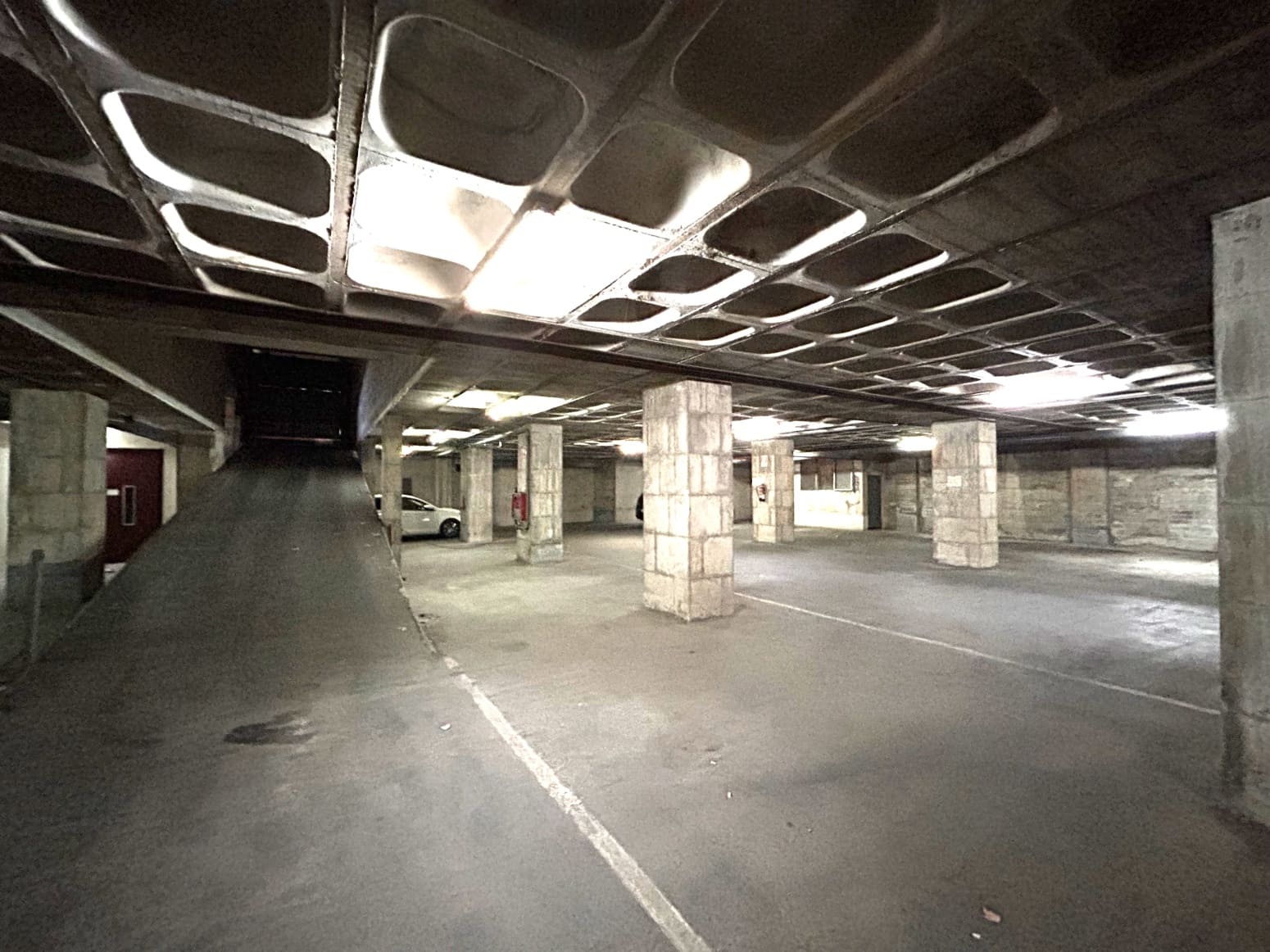 Garage for sale in L'Hospitalet de Llobregat - € 334,000 (Ref: 9254040)