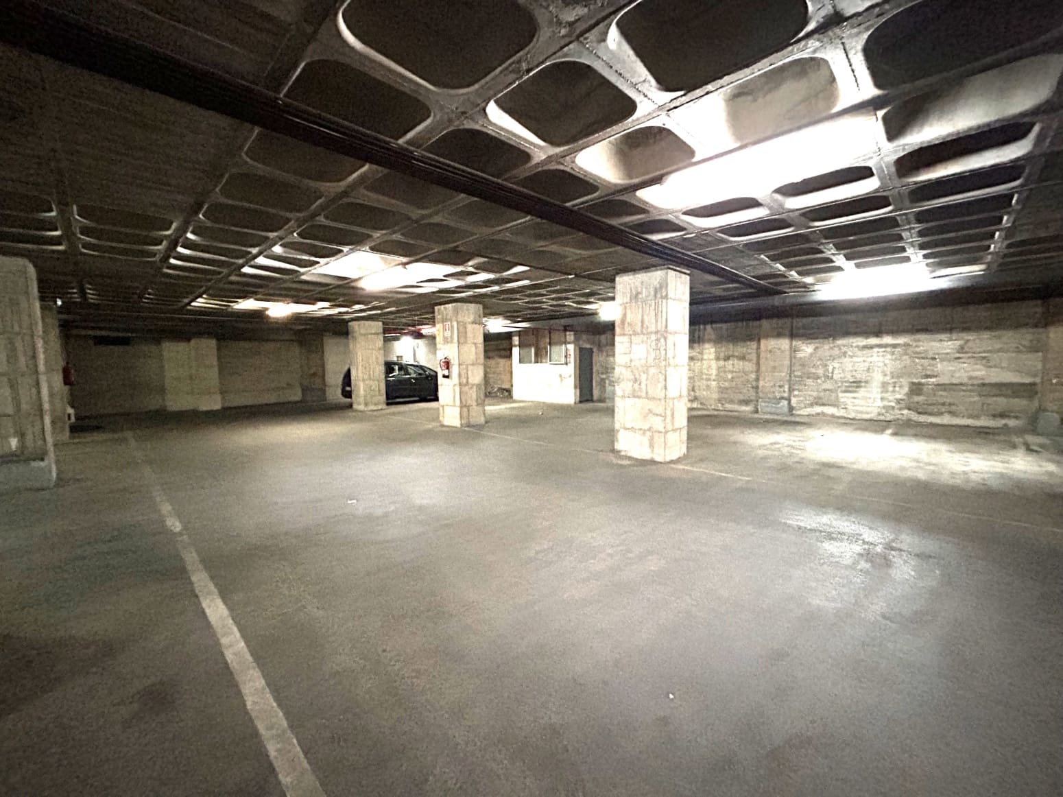 Garage for sale in L'Hospitalet de Llobregat - € 334,000 (Ref: 9254040)