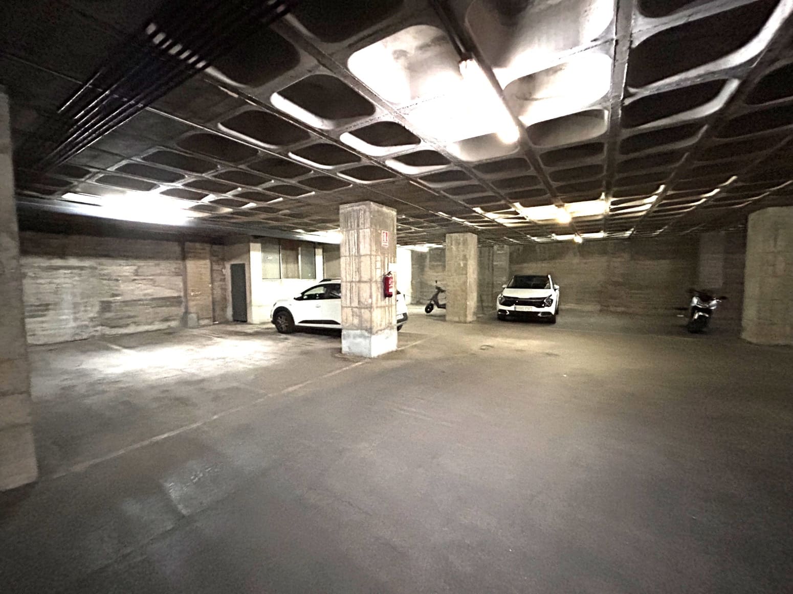 Garage for sale in L'Hospitalet de Llobregat - € 334,000 (Ref: 9254040)