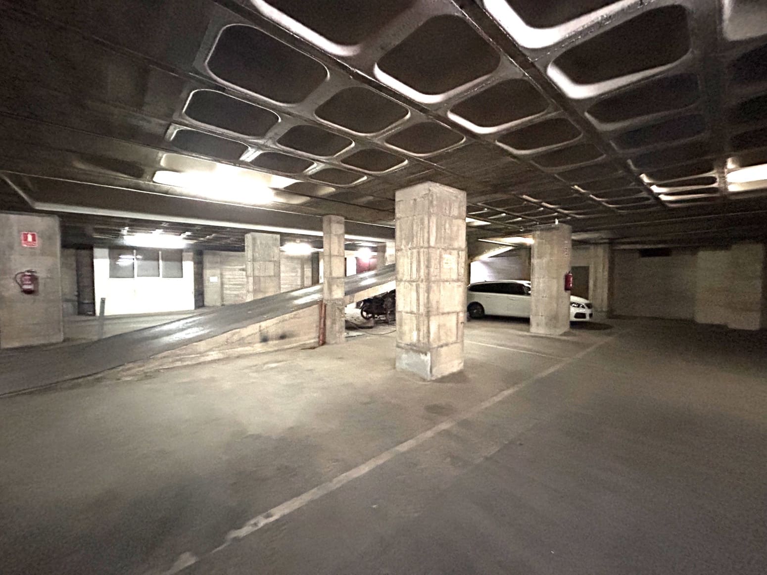 Garage for sale in L'Hospitalet de Llobregat - € 334,000 (Ref: 9254040)