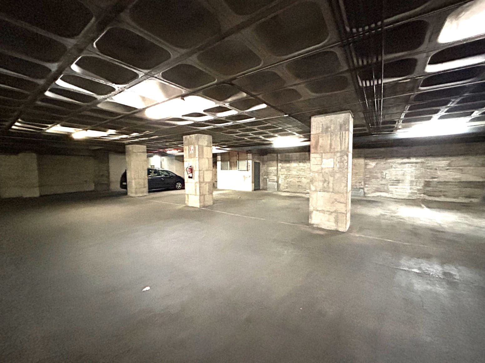 Garage for sale in L'Hospitalet de Llobregat - € 334,000 (Ref: 9254040)