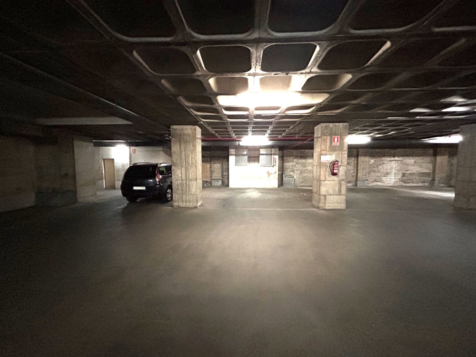 Garage for sale in L'Hospitalet de Llobregat - € 334,000 (Ref: 9254040)