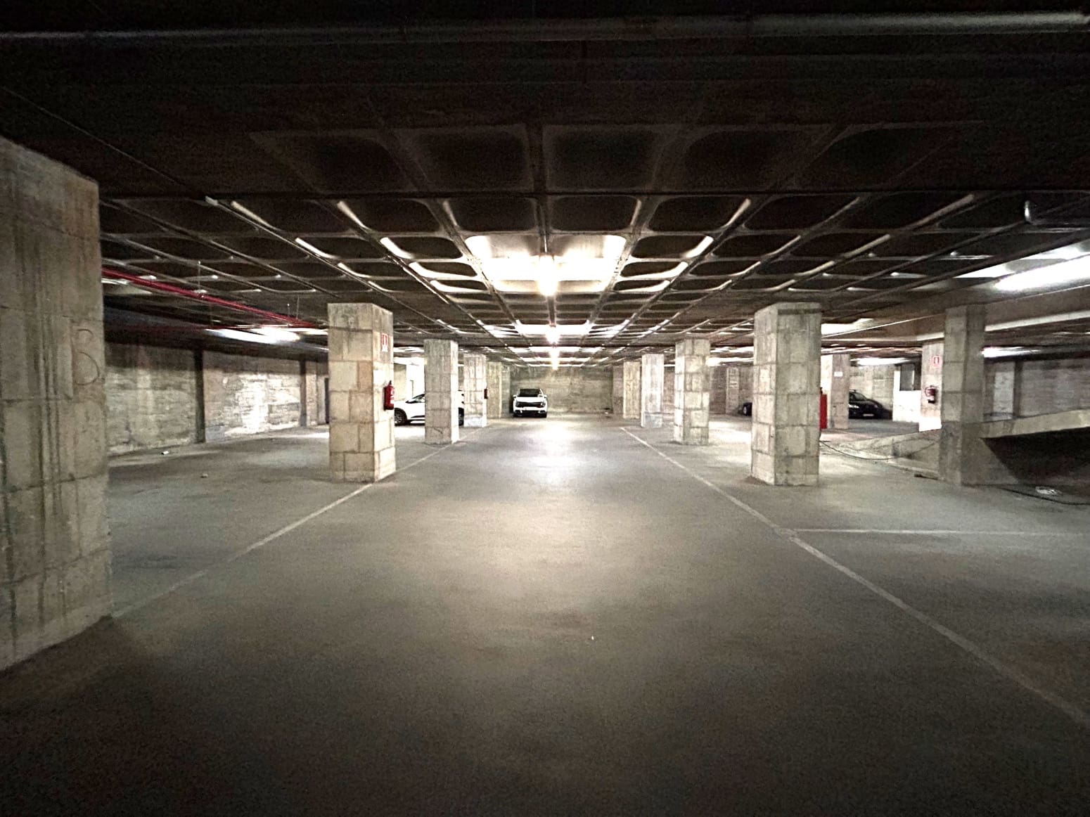 Garage for sale in L'Hospitalet de Llobregat - € 334,000 (Ref: 9254040)