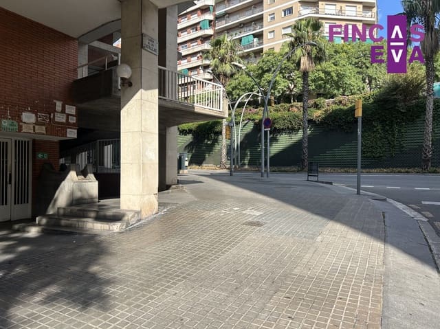 Garage till salu i El Baix Guinardó, Barcelona stad - 22 000 € (Ref: 9297778)