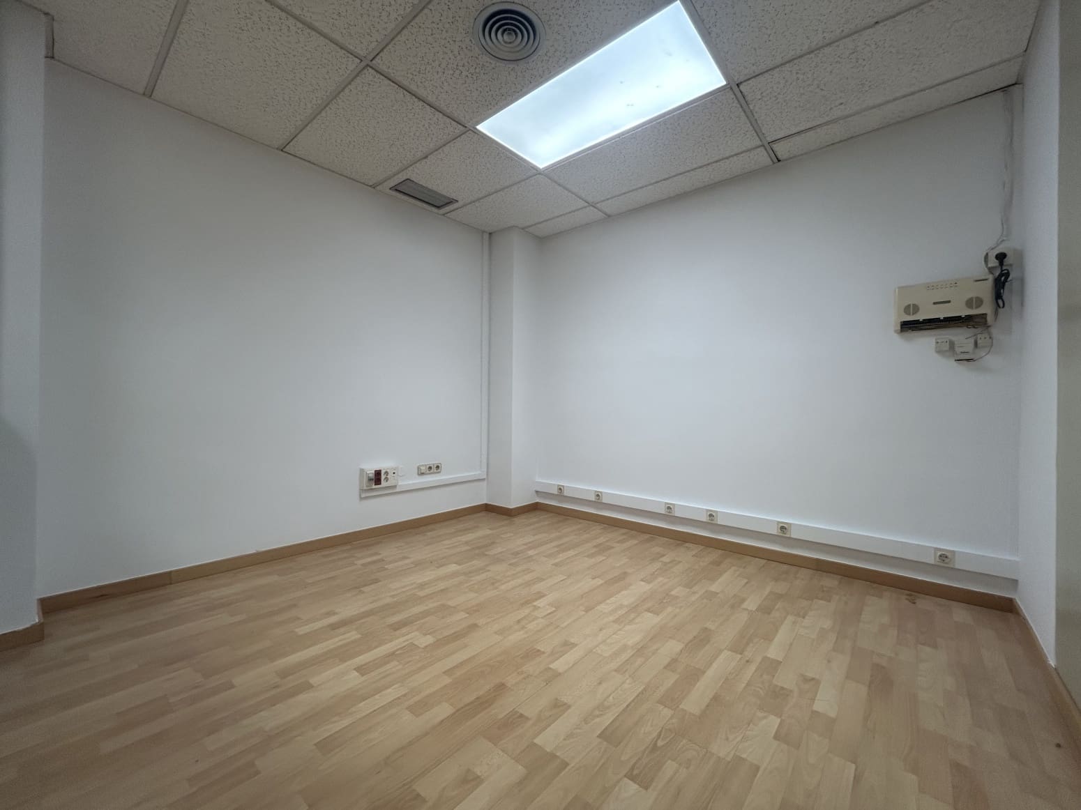 Biuro do wynajęcia w Miasto Barcelona - 4 439 € (Ref: 9343311)