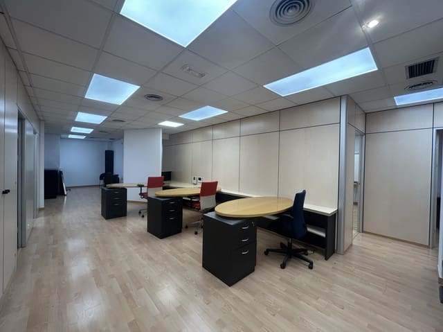 Biuro do wynajęcia w La Nova Esquerra de L'Eixample, Miasto Barcelona - 4 439 € (Ref: 9343311)