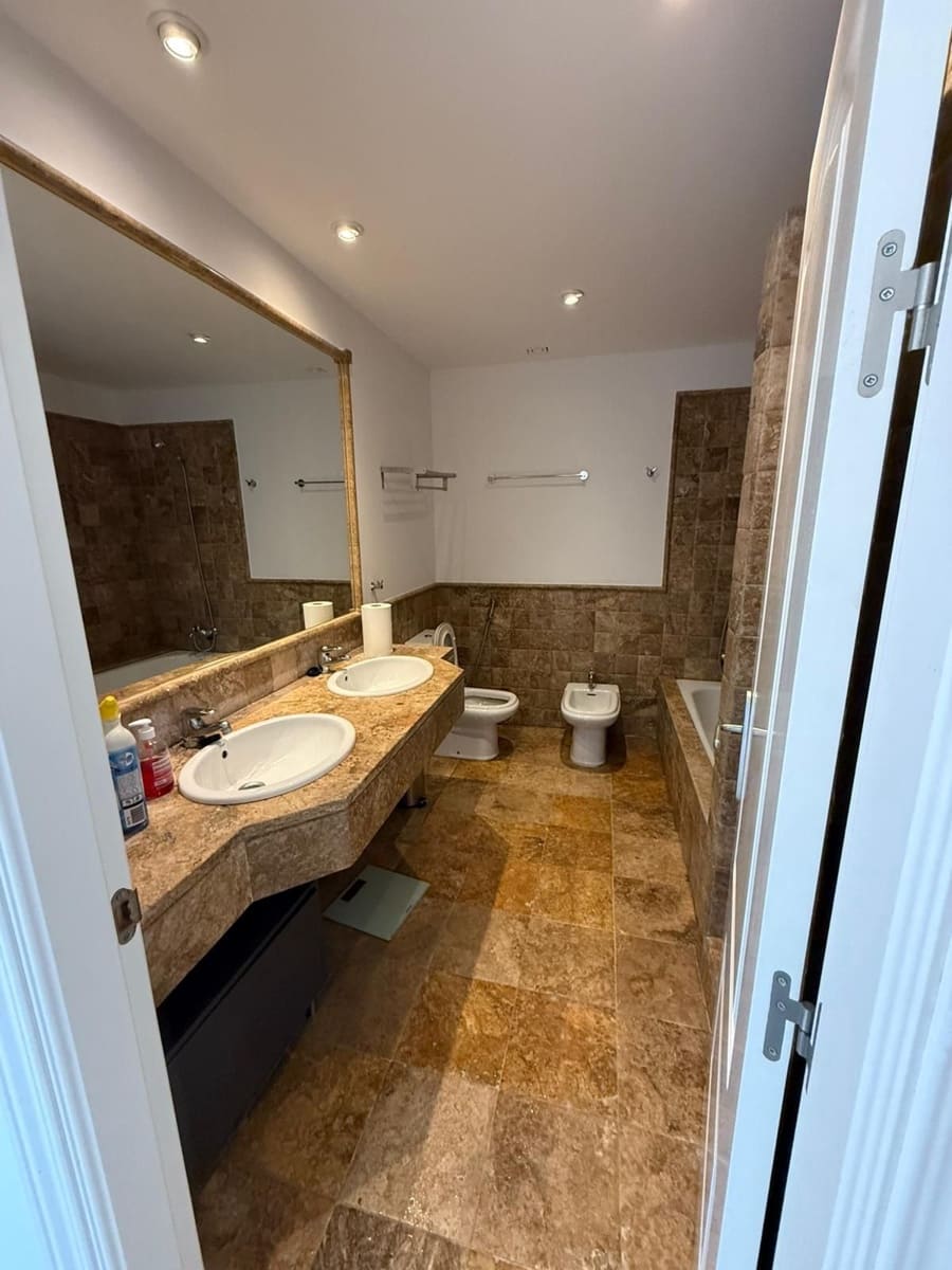 3 quarto Apartamento para venda em New Golden Mile com garagem - 700 000 € (Ref: 9469950)