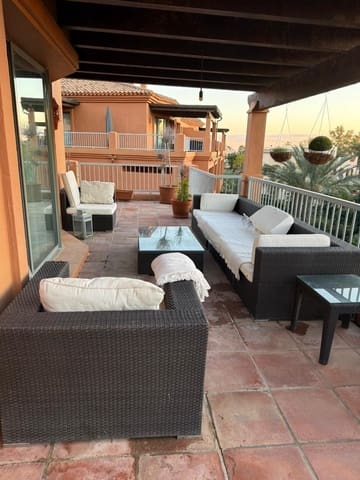 3 quarto Apartamento para venda em Nueva Atalaya, Estepona com garagem - 700 000 € (Ref: 9469950)