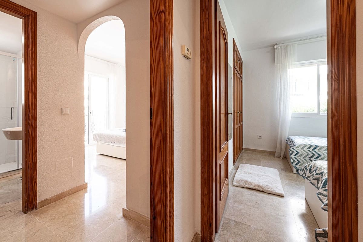 2 quarto Apartamento para venda em Estepona com piscina garagem - 349 000 € (Ref: 9471304)