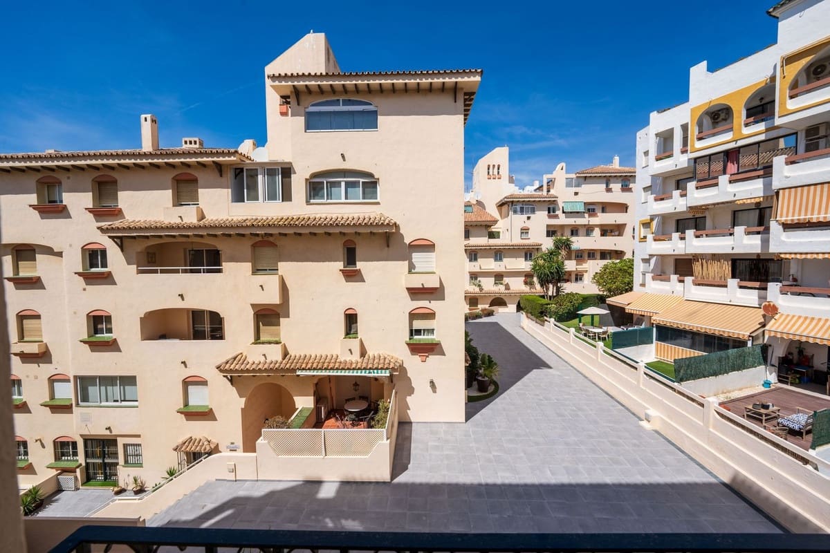 2 quarto Apartamento para venda em Estepona com piscina garagem - 349 000 € (Ref: 9471304)