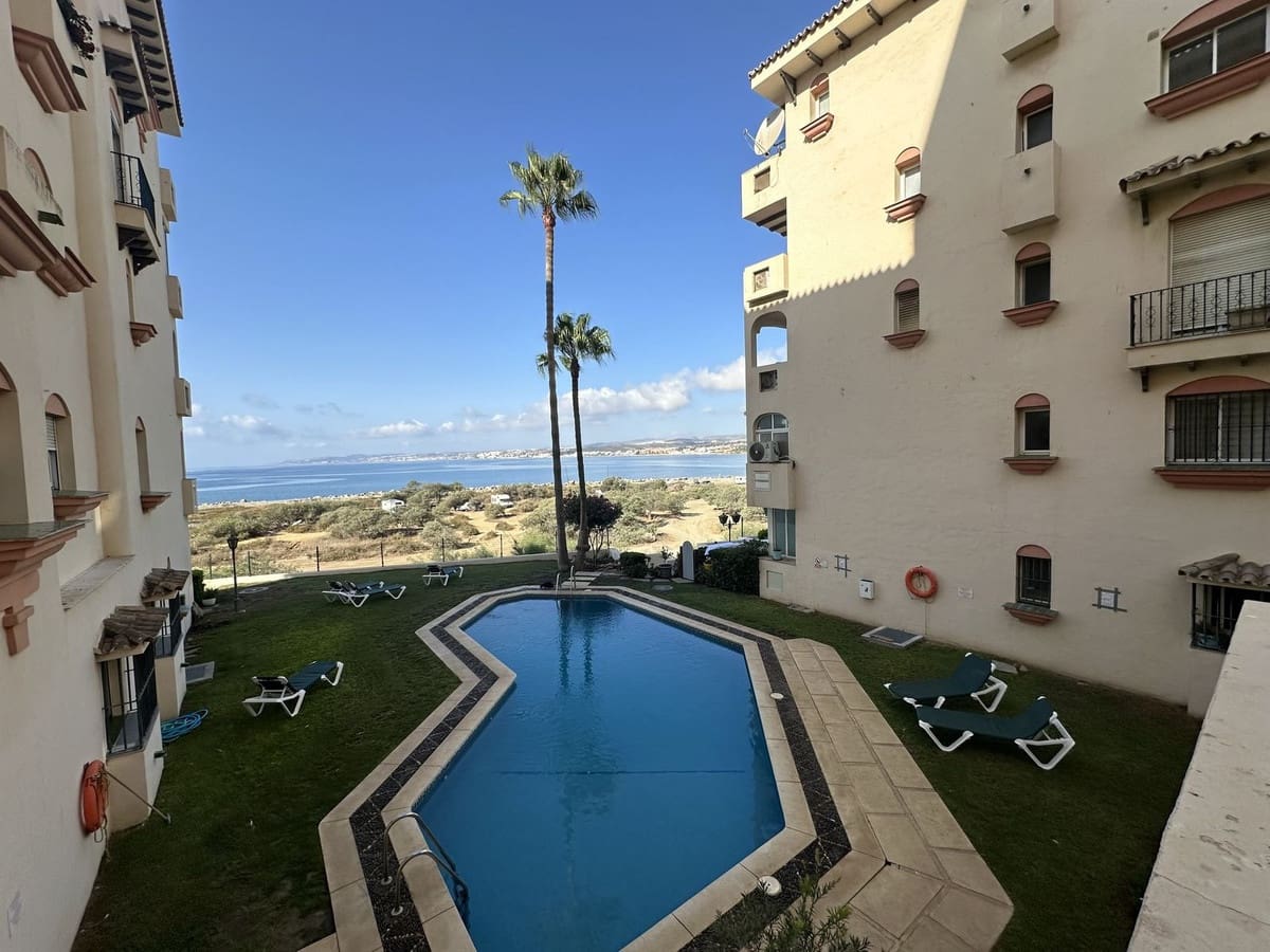 2 quarto Apartamento para venda em Estepona com piscina garagem - 349 000 € (Ref: 9471304)